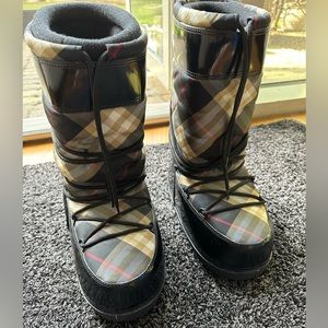 Burberry moon boots (never used)